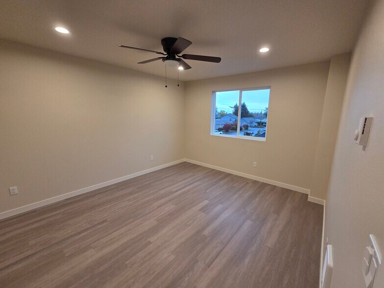 Building Photo - 111 Section St