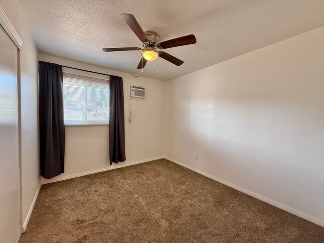 Building Photo - 3 bedroom house in Santee with Large yard,...