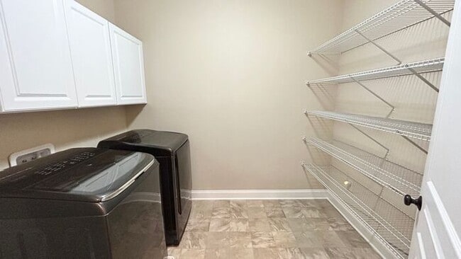 Building Photo - Stunning Cumming Executive Home, Hand Scraped Hardwoods, Custom Upgrades!