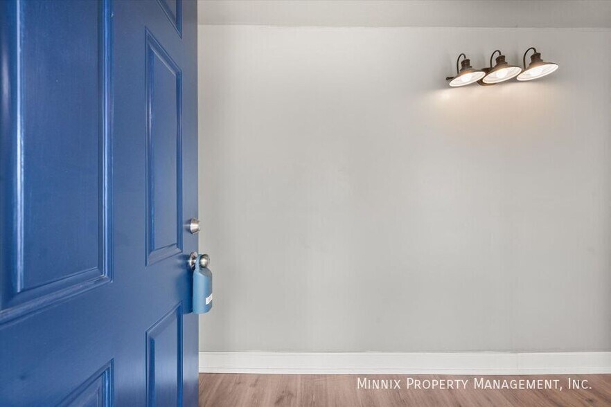 Building Photo - 1302 Ave. E (FS)-1