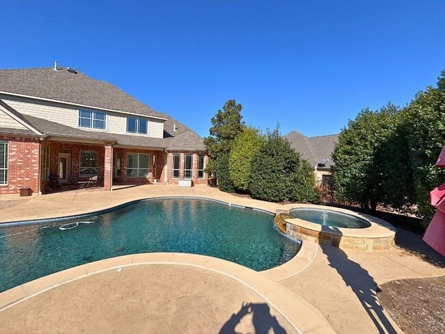Building Photo - 1205 Golden Gate Dr