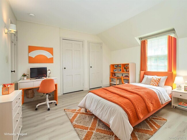 Building Photo - 221 Manhasset Ave