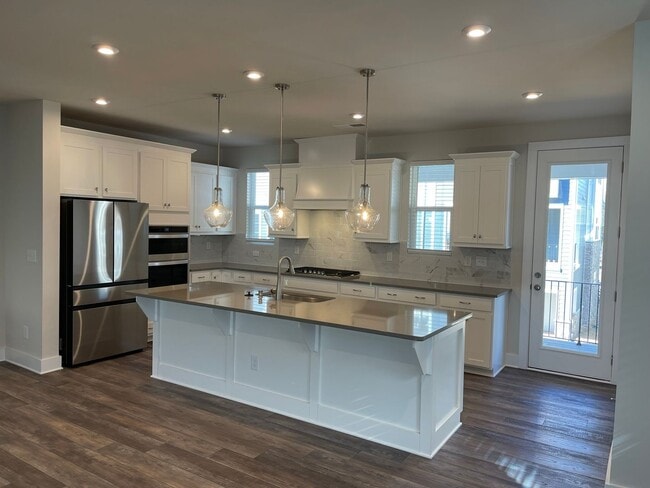 Building Photo - Beautiful Three Story Townhouse in Aria at the Park!