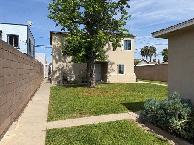 Building Photo - 339 E 19th St