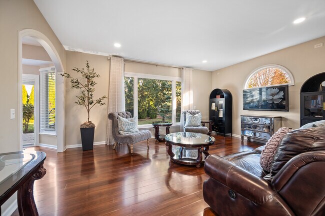 Building Photo - 142 N Dixon Dr