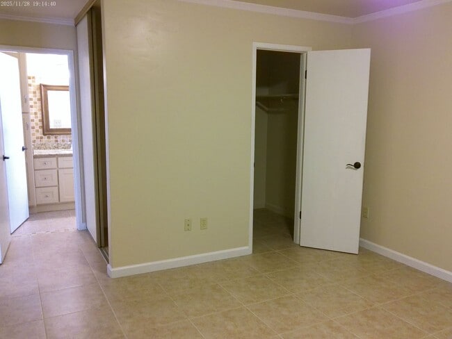 Building Photo - 726 Almond Dr