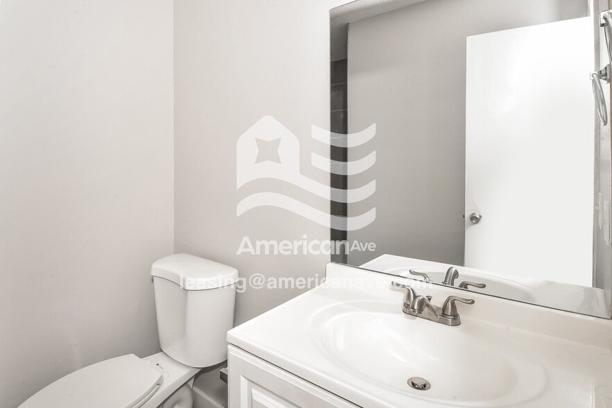 Building Photo - 4232 Shorecrest Dr