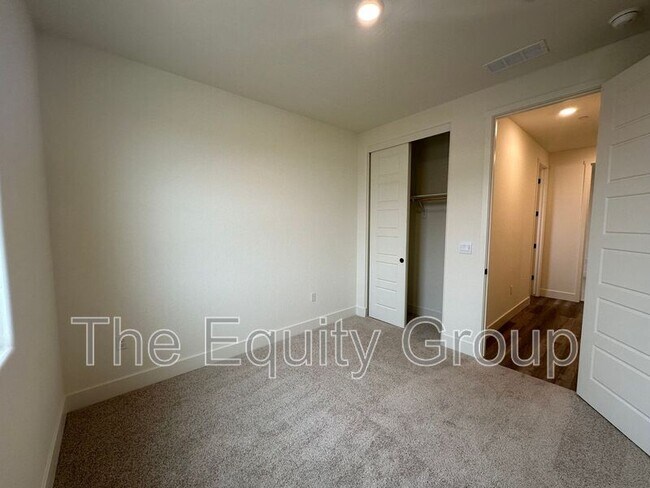 Building Photo - 6925 W Grove Ave