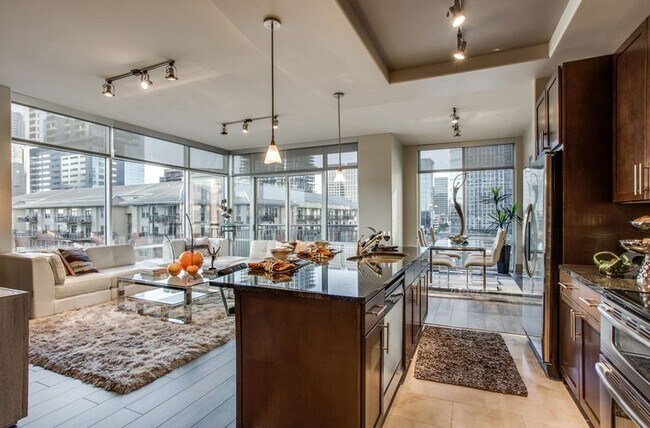 Building Photo - 102 Colorado St