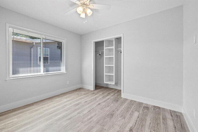 Building Photo - 5807 Mojave Dr