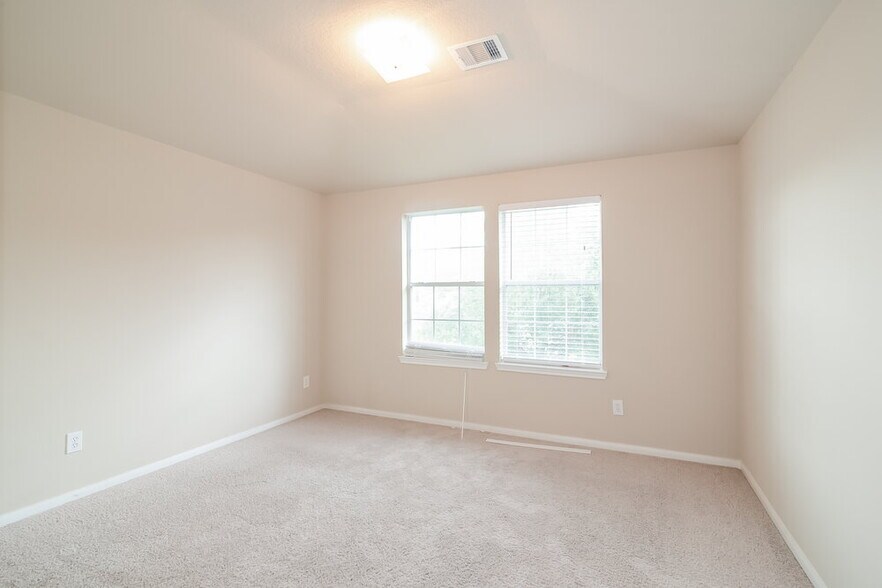Building Photo - 6831 Silver Shores Ln