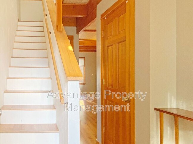 Building Photo - 149 NE Powderhorn Dr