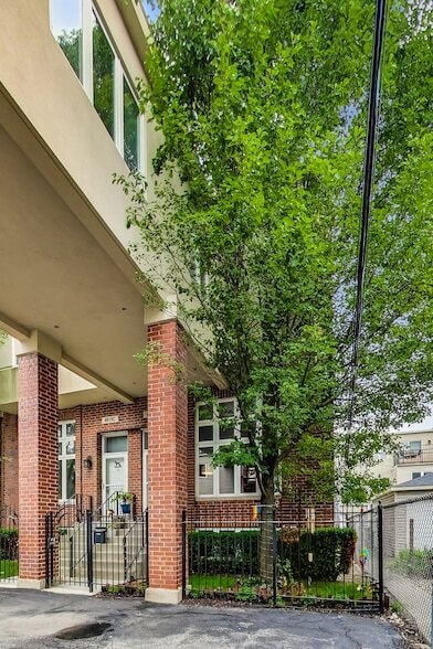 Building Photo - 4915 W Gunnison St