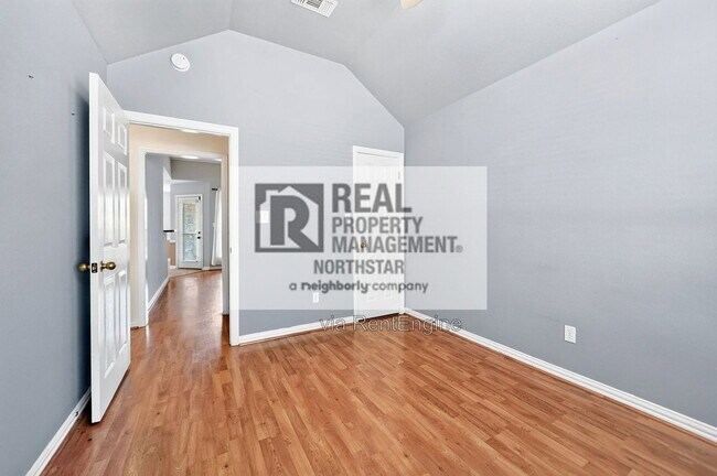 Building Photo - 308 Pin Oak Ln