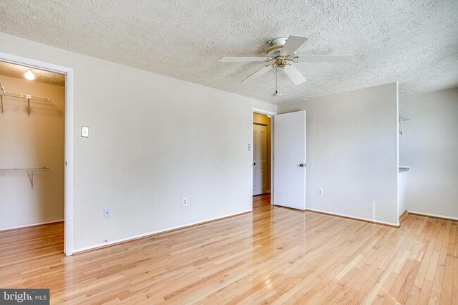 Building Photo - 6075 Cedar Wood Dr