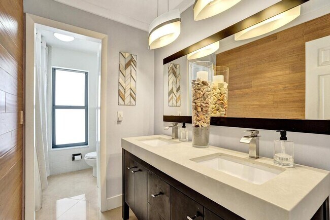 Building Photo - Boca Raton Beautifully Updated 4 Bedroom Pool Home