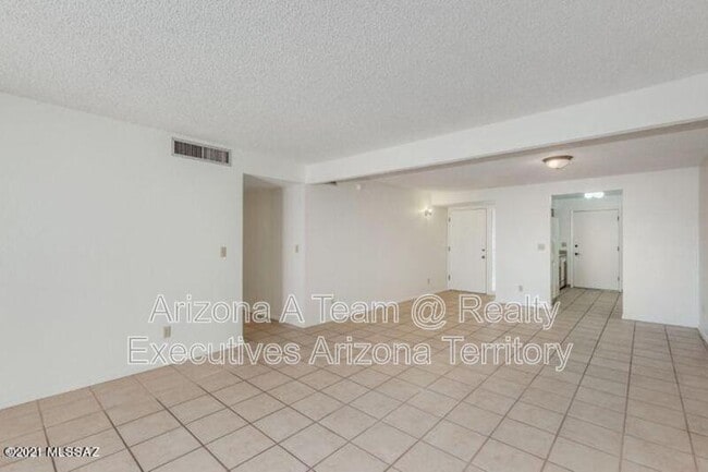 Building Photo - 4210 E Presidio Rd