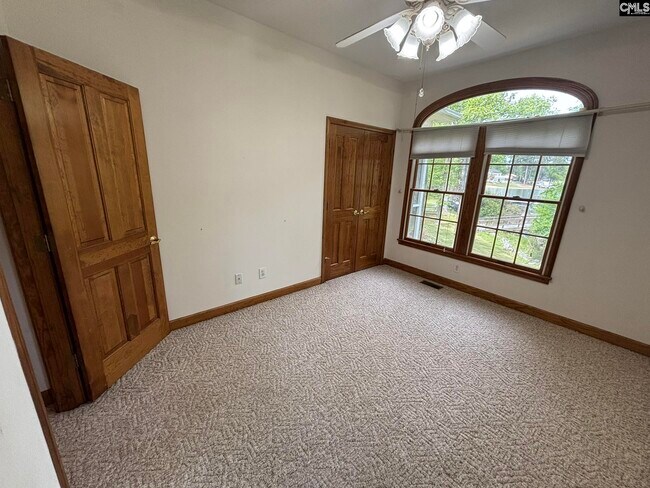 Building Photo - 527 Superior Cir