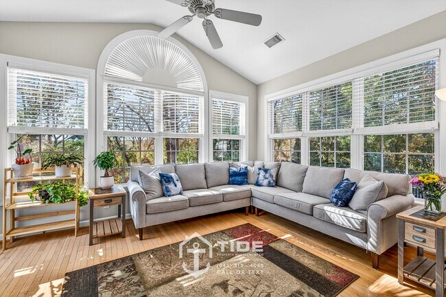 Building Photo - Spacious Retreat in Mt. Pleasant