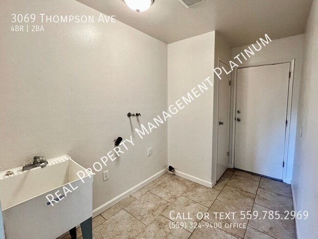 Building Photo - $2,250 Thompson & Floral, $300 Move in bon...