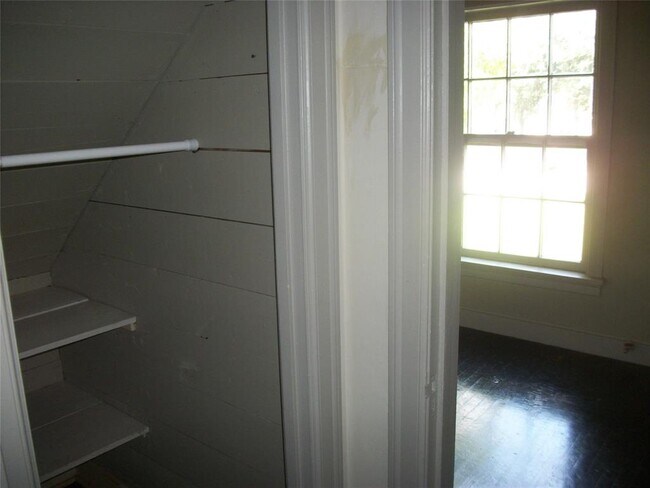 Building Photo - 2041 Norfolk St