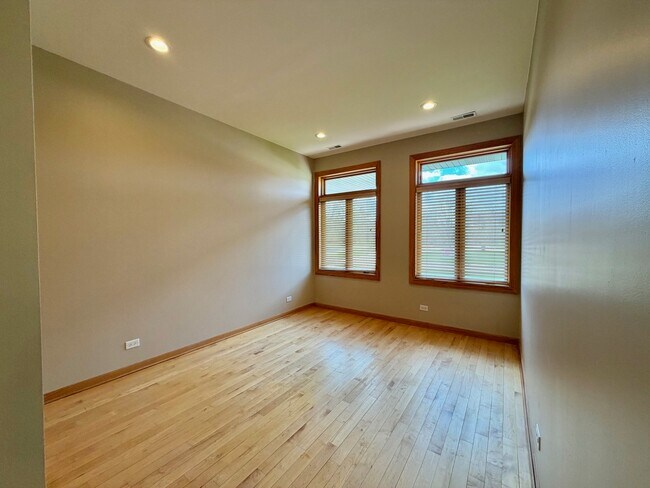 Building Photo - 1S701 Eisenhower Rd