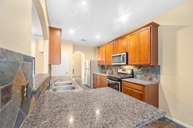 Building Photo - 10003 Lynette Falls Dr