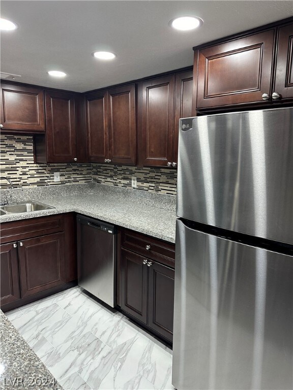 Building Photo - 1121 Willow Tree Dr