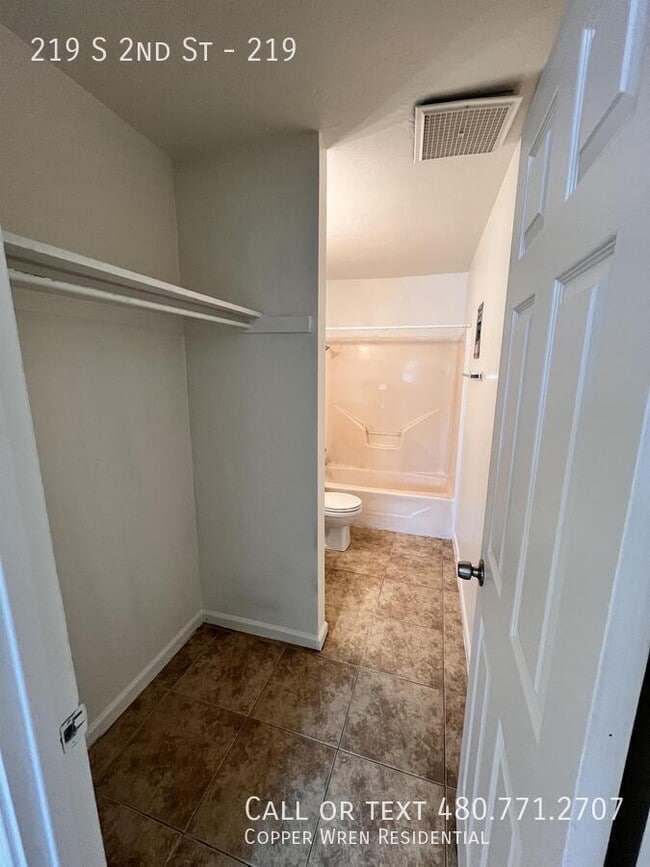 Building Photo - 219 S 2nd St