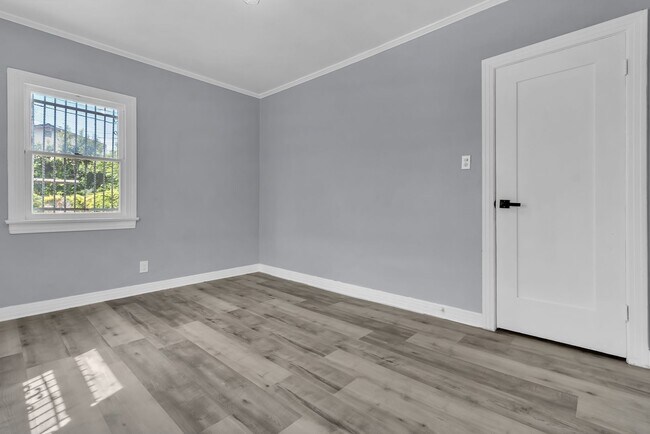 Building Photo - 1441 W 53rd St
