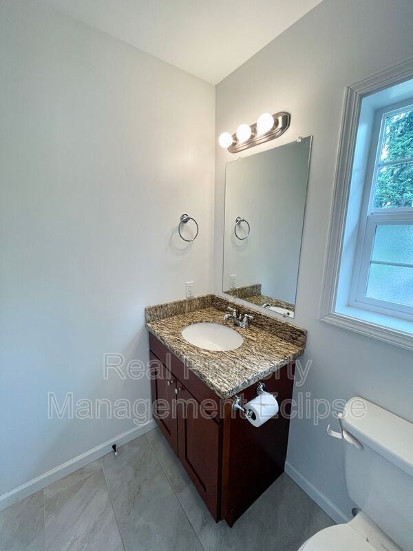 Building Photo - 315 N 155th St