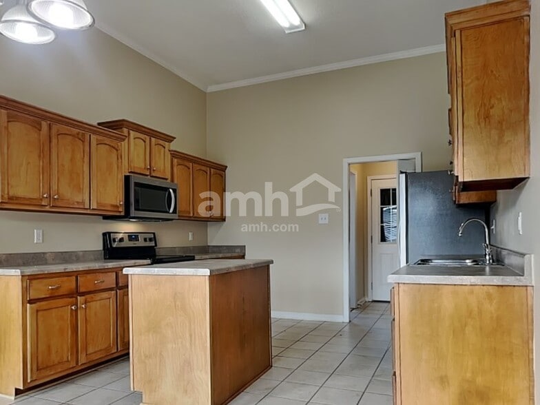 Building Photo - 95 Sweet Leaf Ln