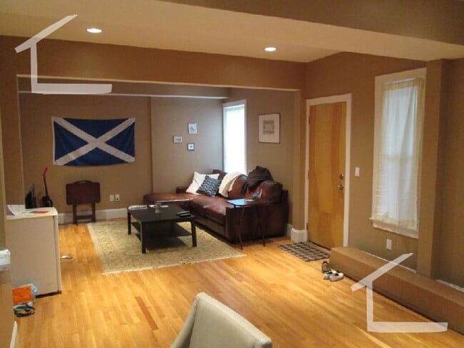 Building Photo - HUge 4 bed in Brookline