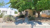 Building Photo - 3 Bedroom 2 Bathroom Charmer In Nob Hill!