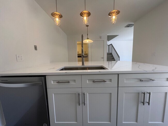 Building Photo - Townhouse 2 Bedroom 2.5 Bath West Palm beach