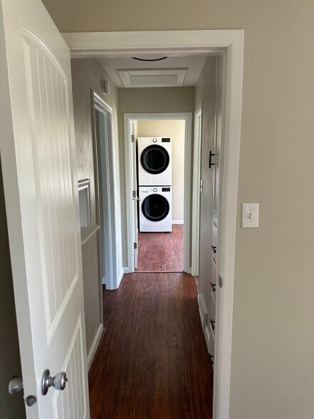 Building Photo - 1463 W Arapahoe Ave