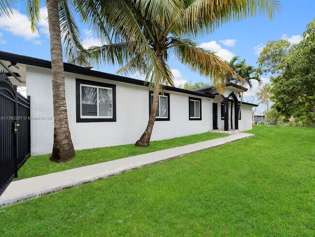 Building Photo - 26650 SW 138th Ct