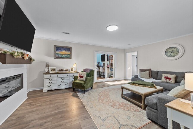 Building Photo - Nestled in the heart of Charlotte, this ch...