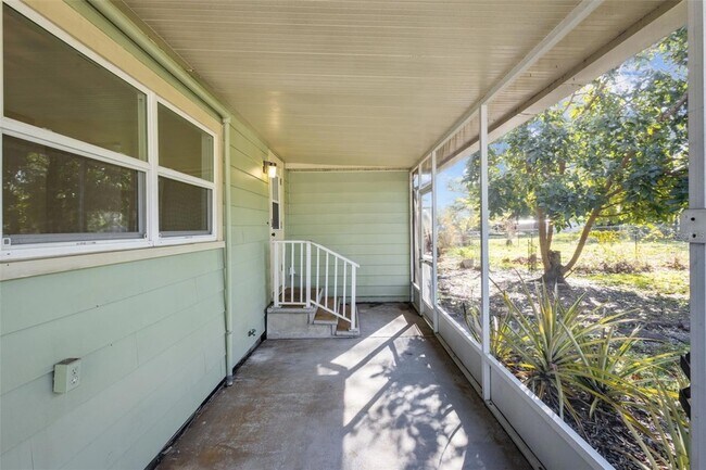 Building Photo - 1908 W Fern St