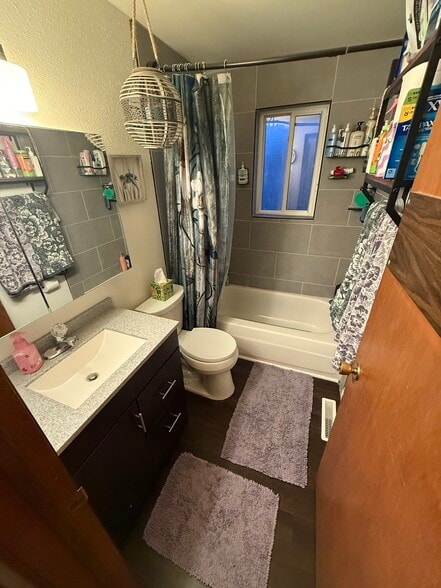 Building Photo - 2223 E Joseph Ave