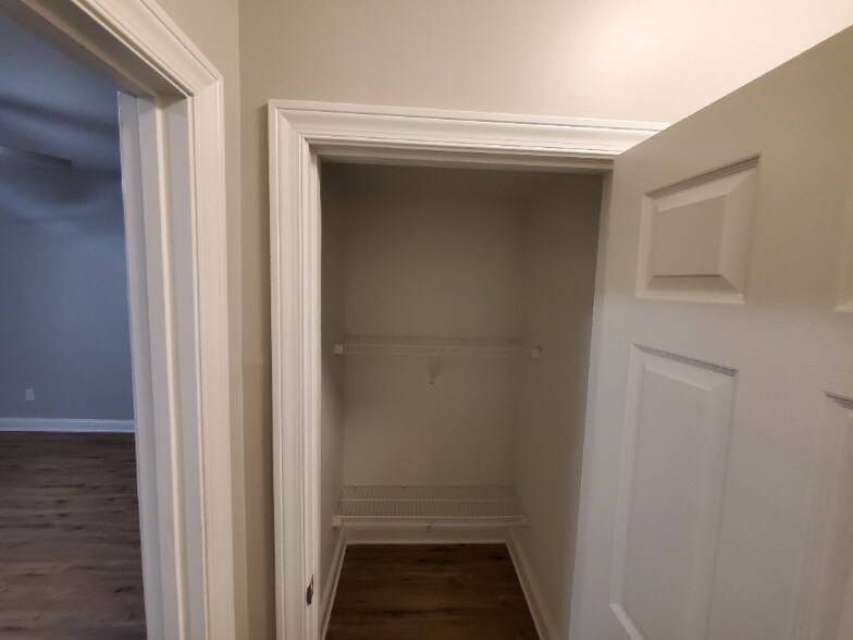 Building Photo - 9050 Bayrose Cir