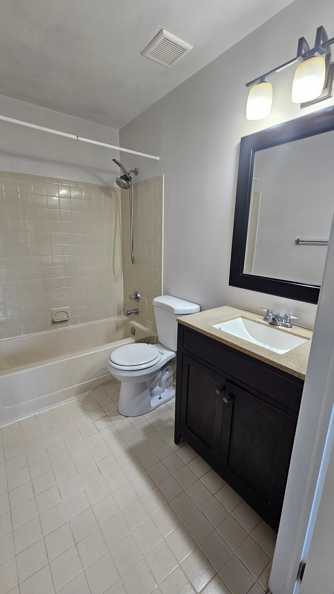 Building Photo - 2005 Ravens Crest Dr