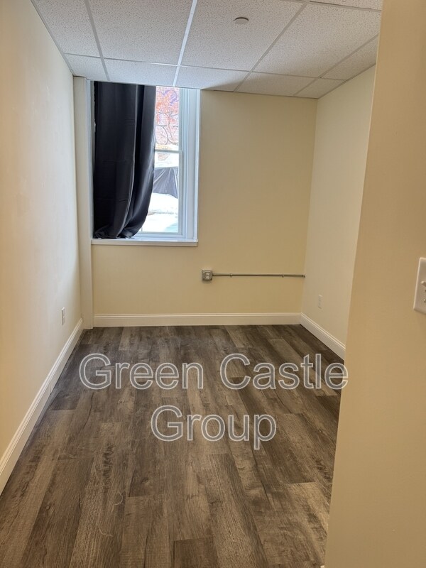 Building Photo - 260 College St