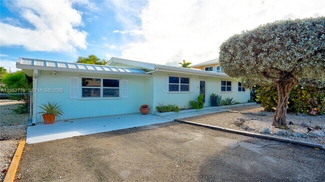 Building Photo - 150 Azalea St