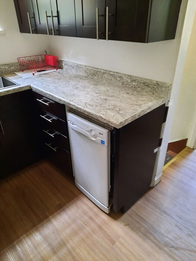 Building Photo - 1005 NE D St