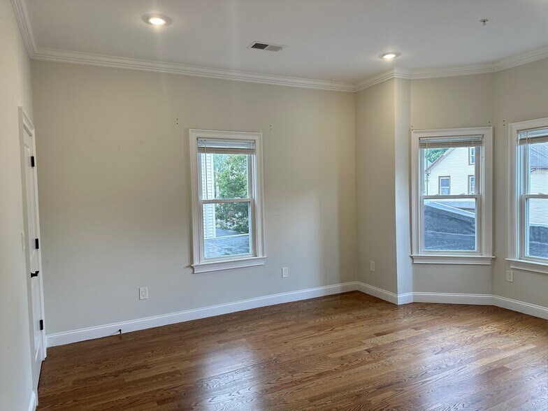 Building Photo - 124 Pearl St