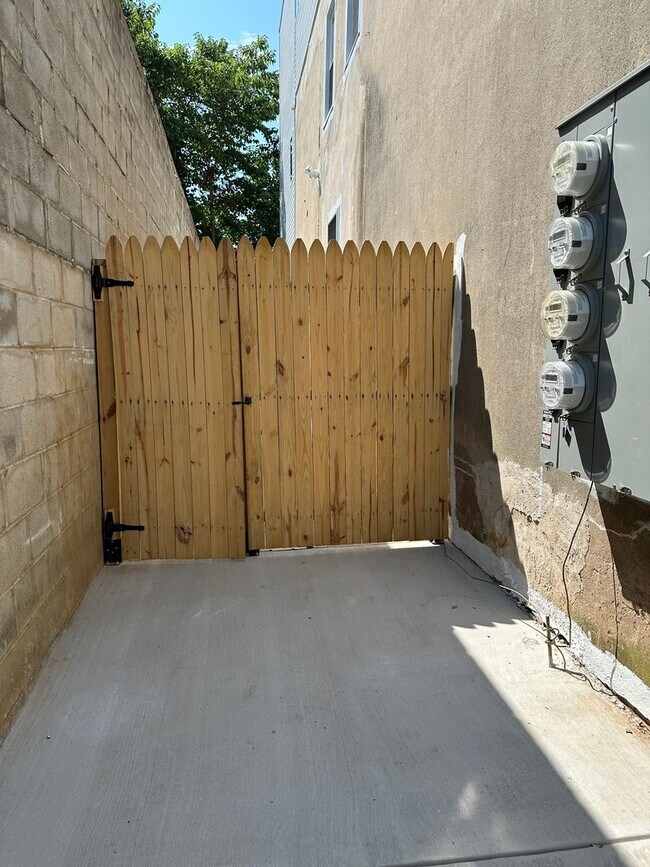 Building Photo - 4224 Brown St