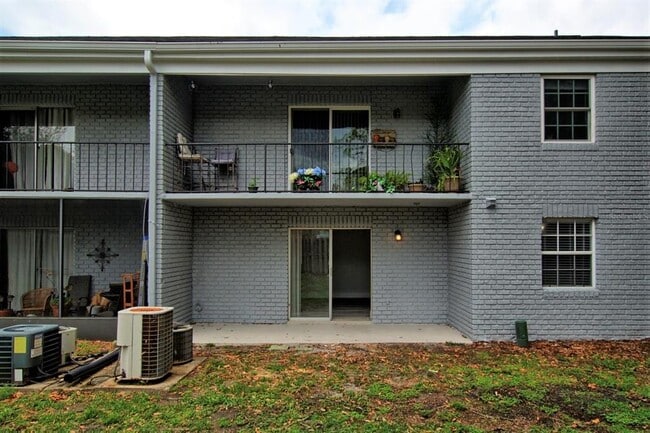 Building Photo - 241 Lewfield Cir