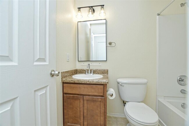 Building Photo - 811 Encinita Dr