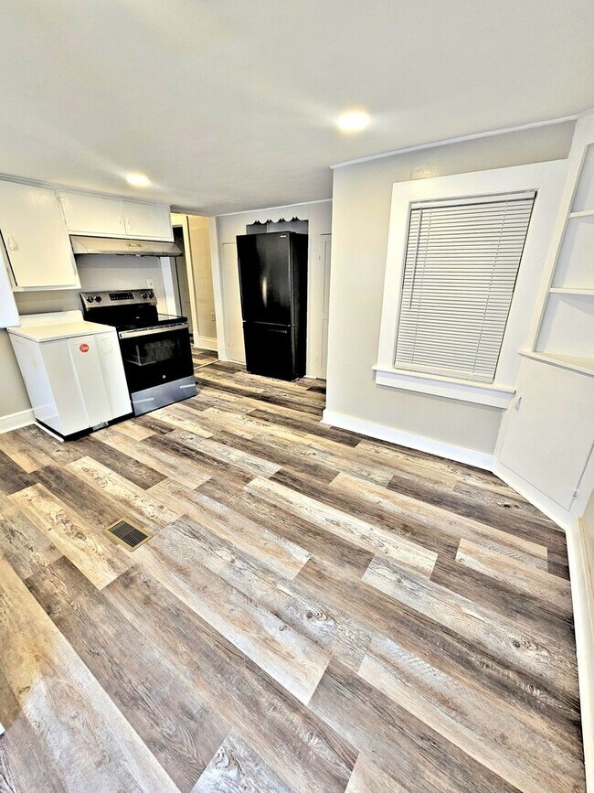 Building Photo - 414 5th Ave SW
